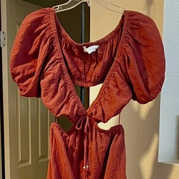 ASTR the Label Crinkled Cutout Jumpsuit - Size Small - Picture 7 of 14